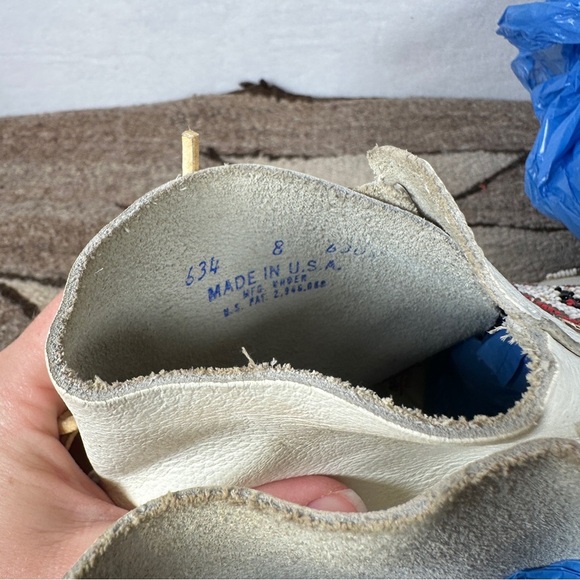 Vintage Minnetonka White Beaded Moccasin Boots thunderbird Native American - Picture 4 of 12